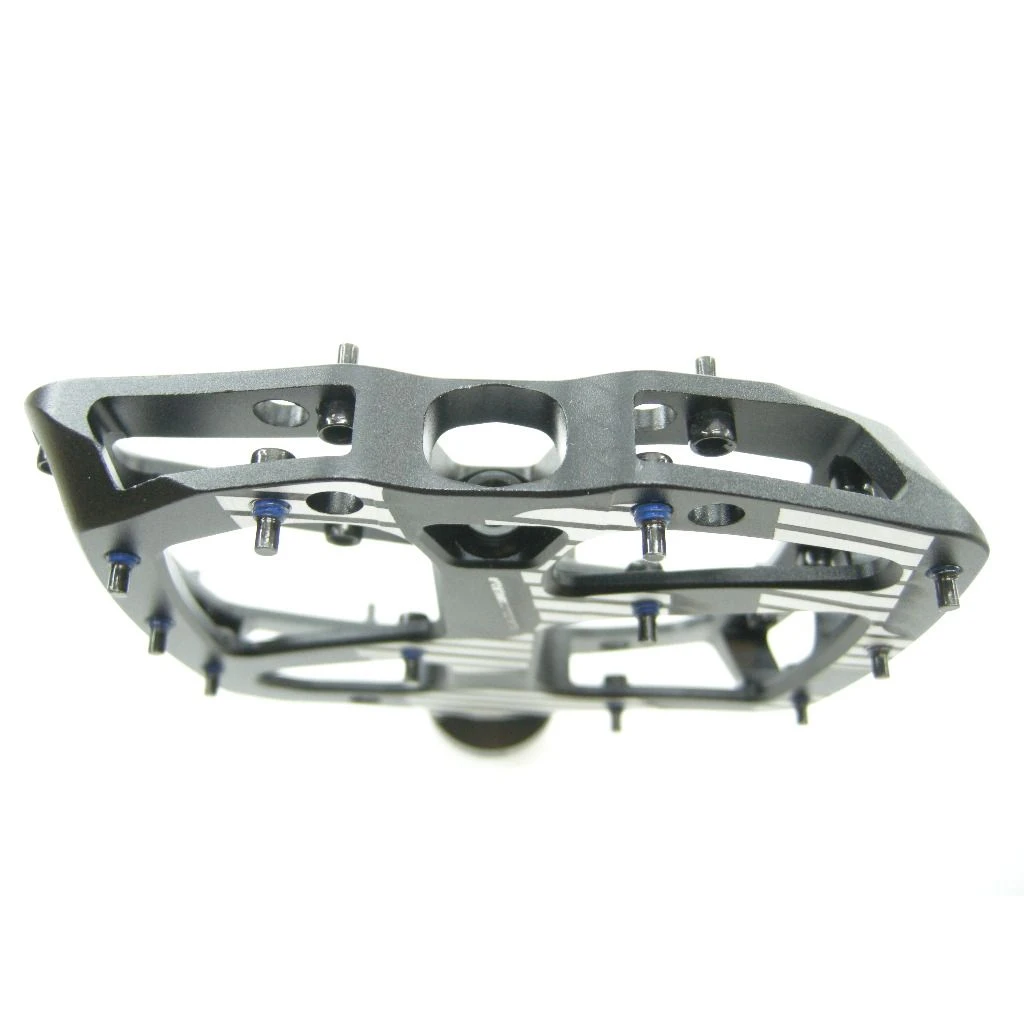 E*thirteen Base Flat Pedal Aluminum Body 4 E*thirteen Base Flat Pedal Aluminum Body – Bild 2